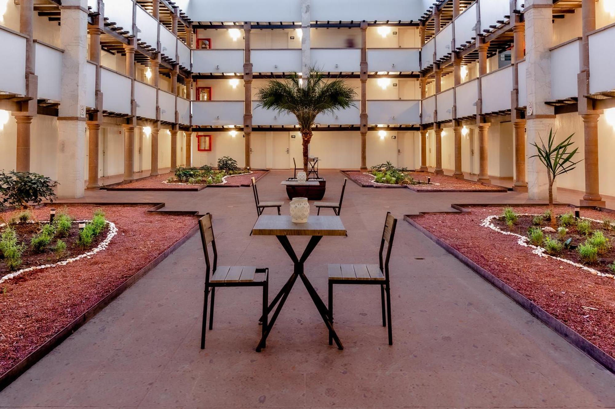 Inhouse Leon Hotel Exterior photo