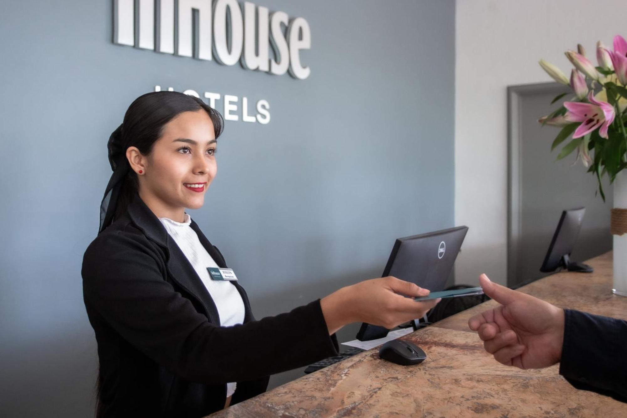 Inhouse Leon Hotel Exterior photo