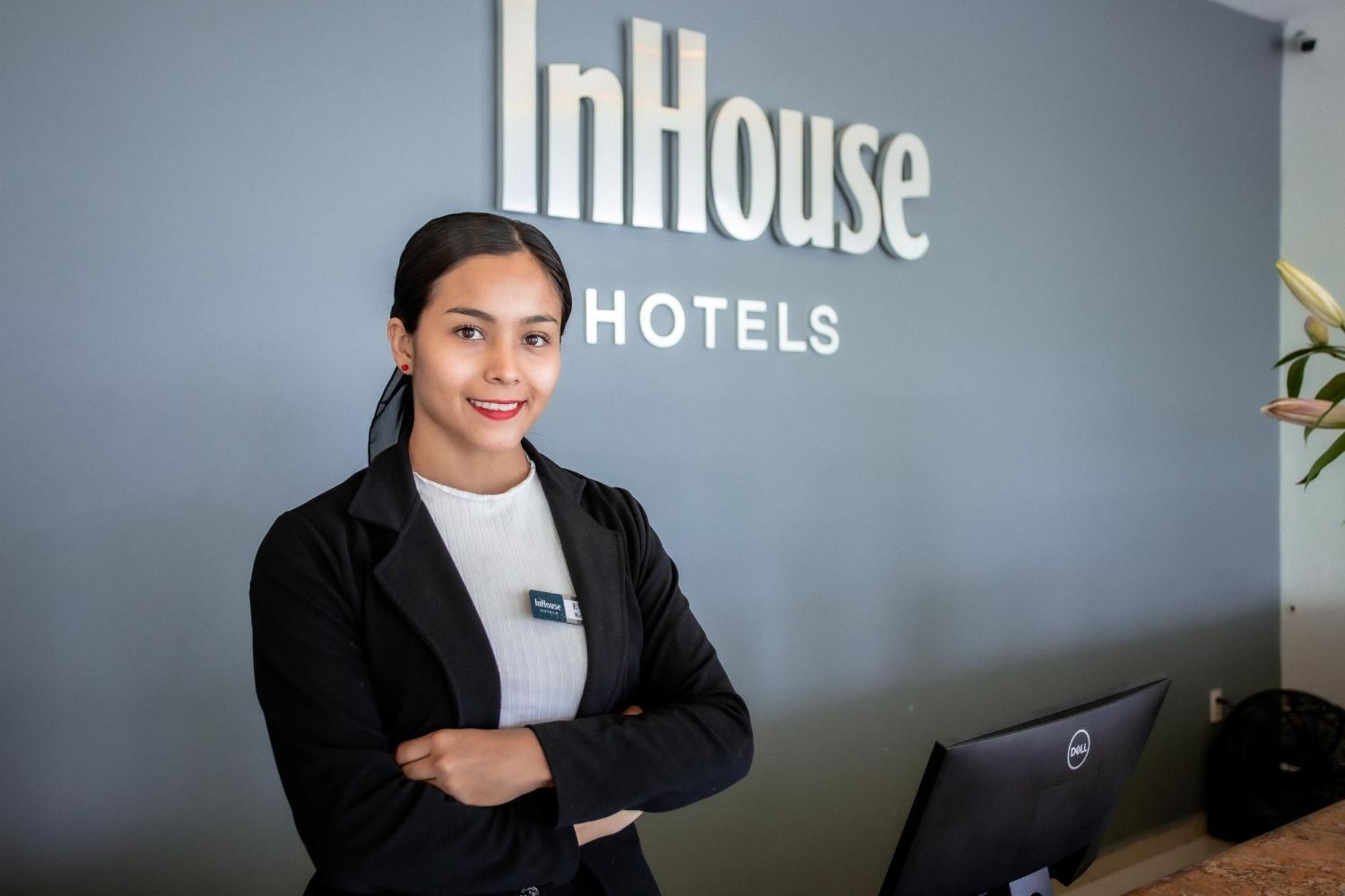 Inhouse Leon Hotel Exterior photo