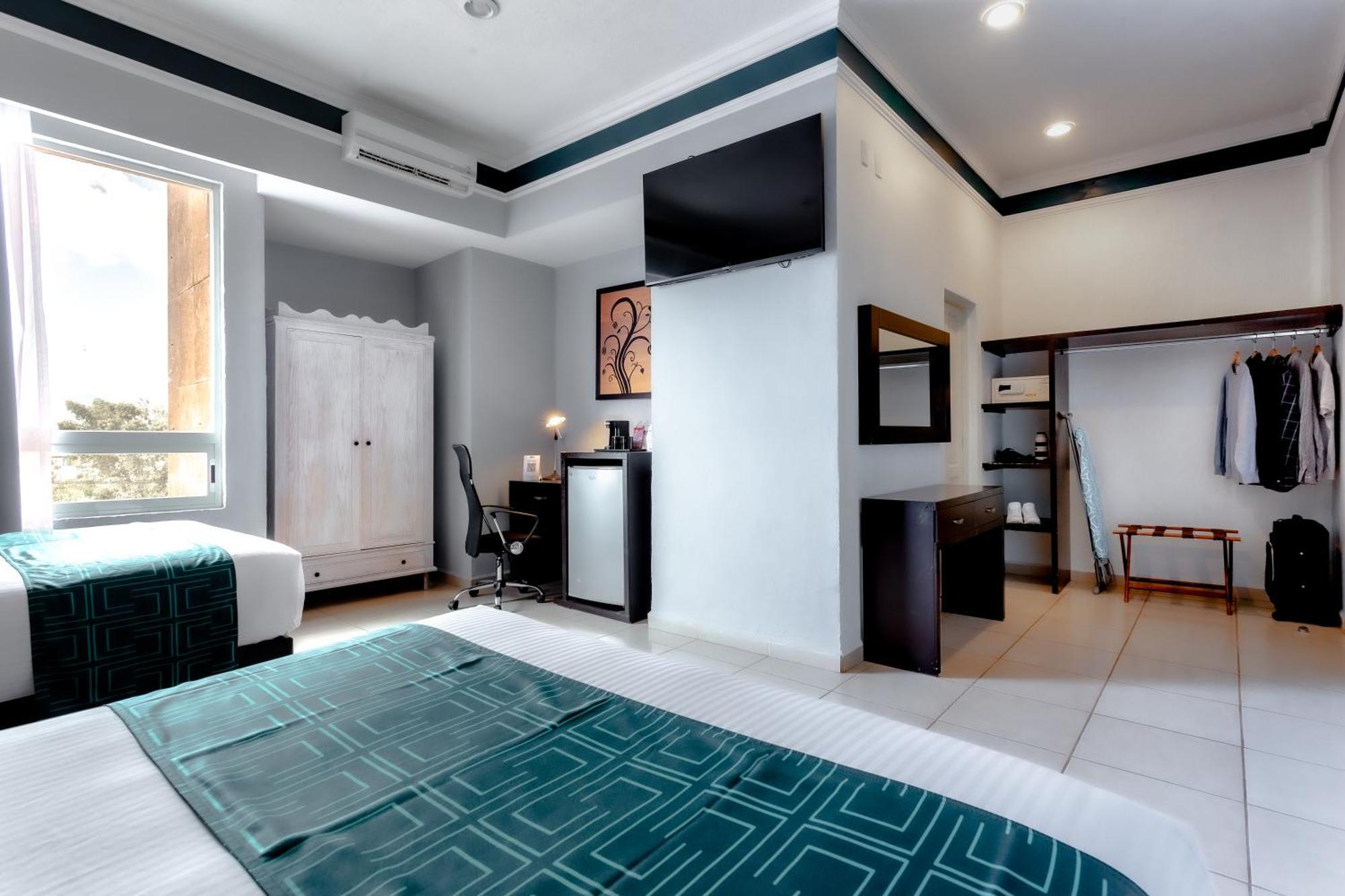 Inhouse Leon Hotel Exterior photo