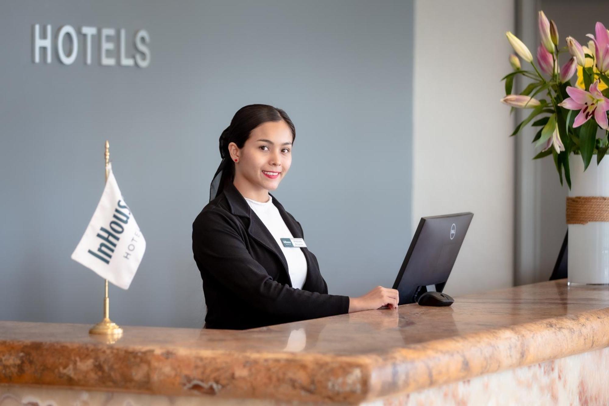 Inhouse Leon Hotel Exterior photo